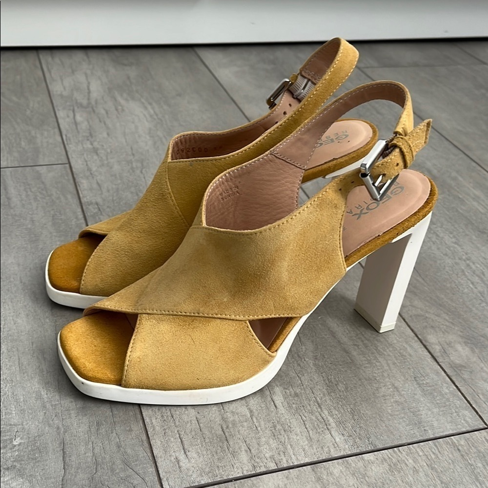 NWOT GEOX RESPIRA Jenieve Yellow Suede Slingback Open Toe Sandals, Size 38/8